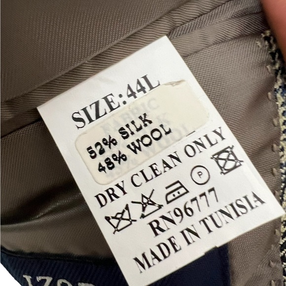 IZOD MENS SPORT BLAZER SIZE 44L, A BLEND OF WOOL AND SILK. VERY POSH BLA… - Picture 9 of 9